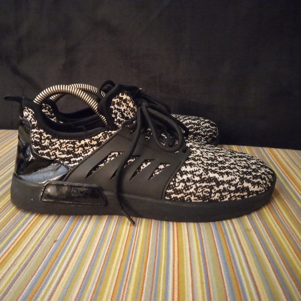 Just Be Womens 57623 Size 8 Black White Lace Up Shoes Athletic Sneakers